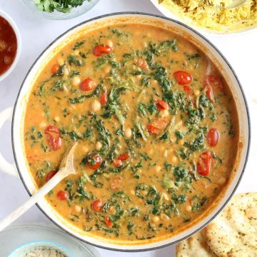 Creamy Chickpea & Spinach Curry Recipe - Effortless Foodie