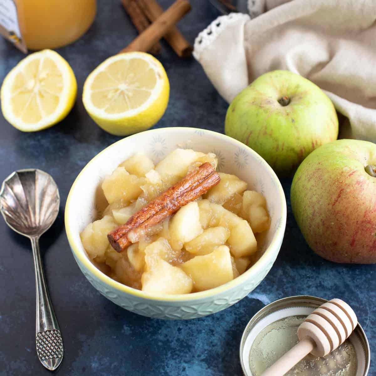 Easy Cinnamon Stewed Apples Recipe - Effortless Foodie
