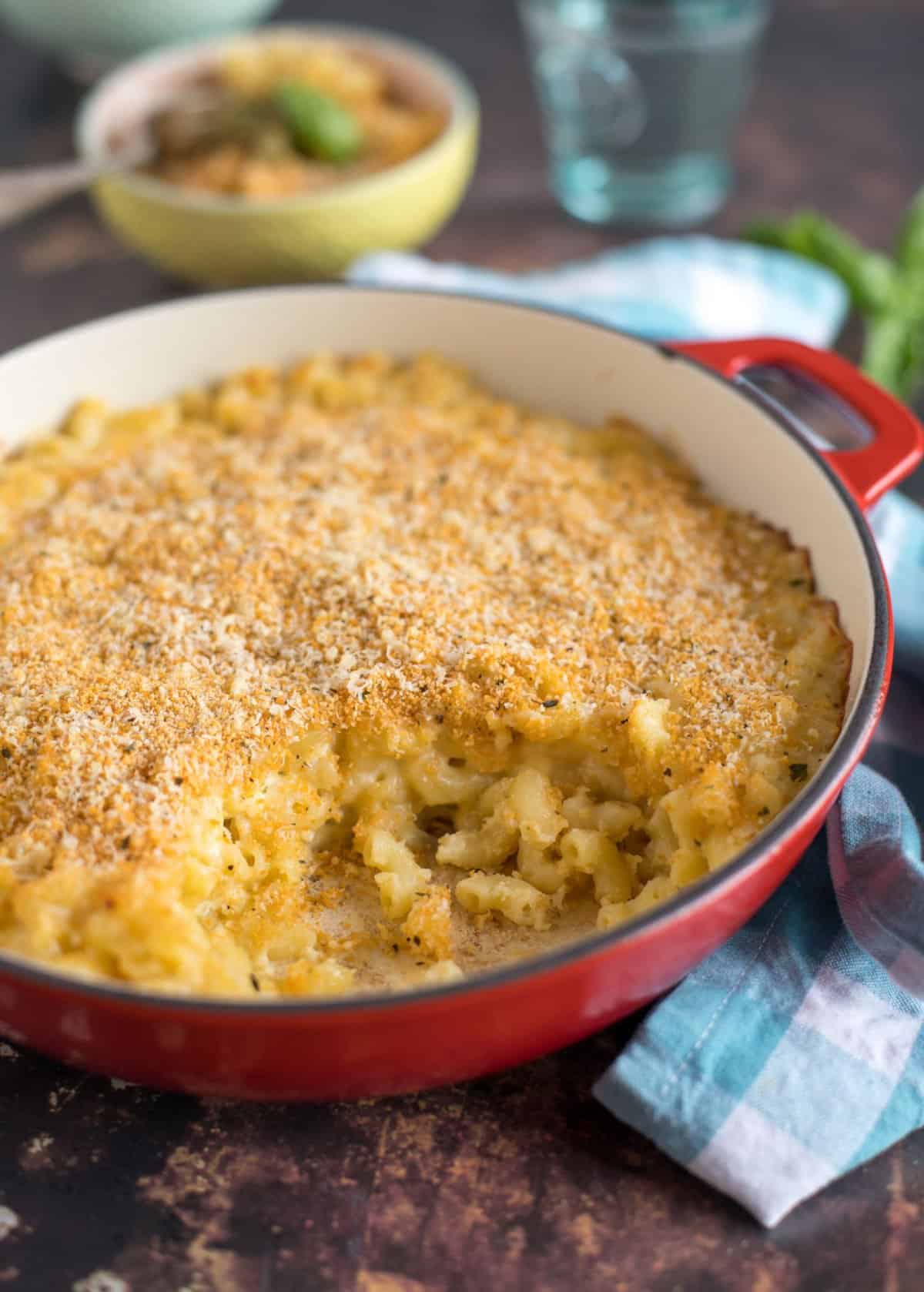 A pan of cheesy pasta.