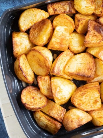 Roast potatoes in an air fryer.