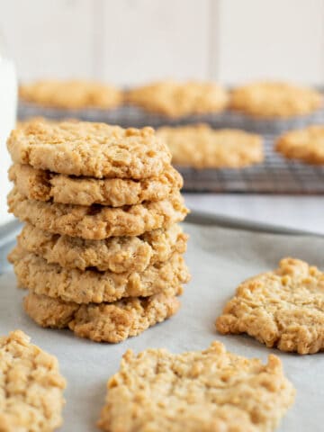 A stack of cinnamon cookies.