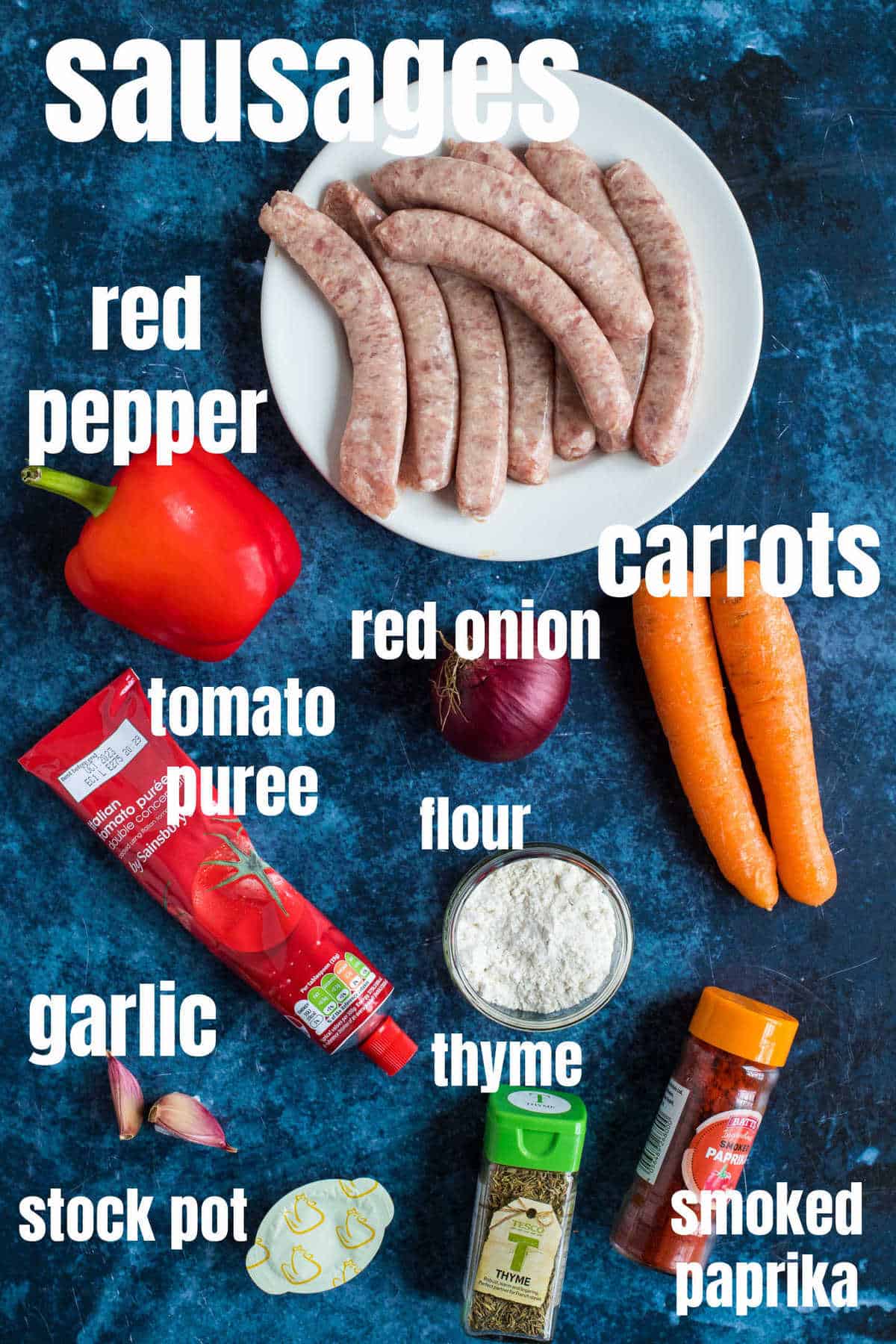  Ingredienser som trengs for enkel pølse og pepper gryte.