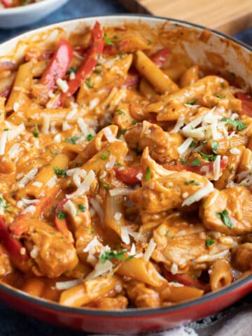 A pan of creamy bbq chicken pasta.