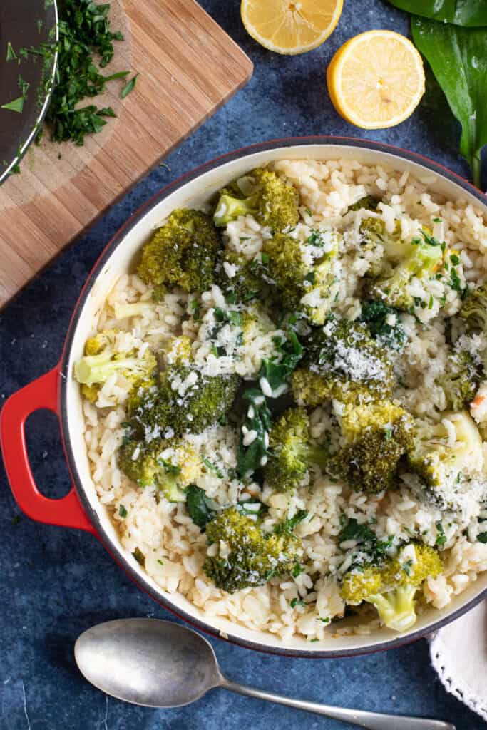 Oven baked broccoli and wild garlic risotto in a red pan.