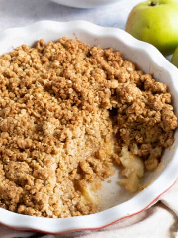 Easy cinnamon apple crumble in a pie dish.