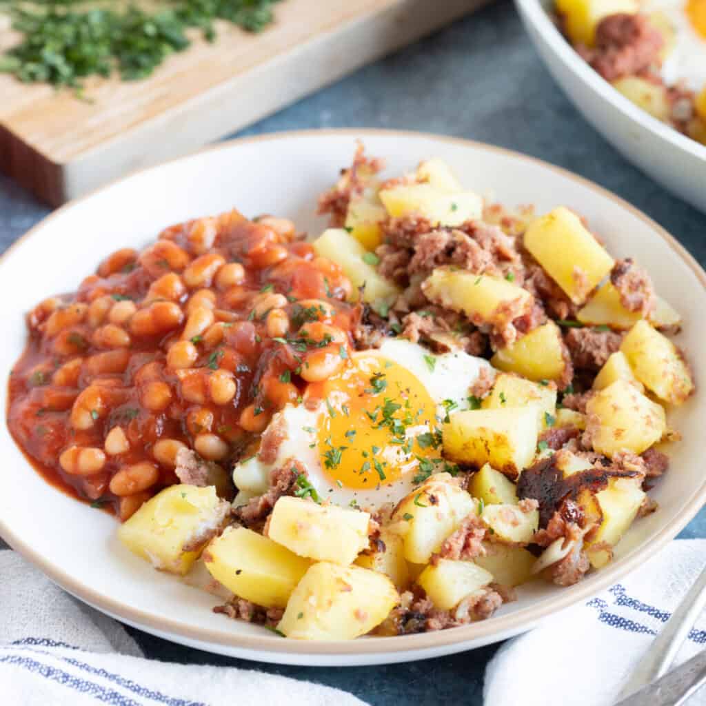 Easy Corned Beef Hash With Eggs Effortless Foodie