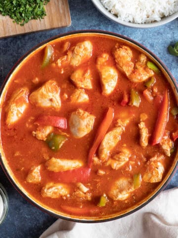 Chicken goulash with peppers.