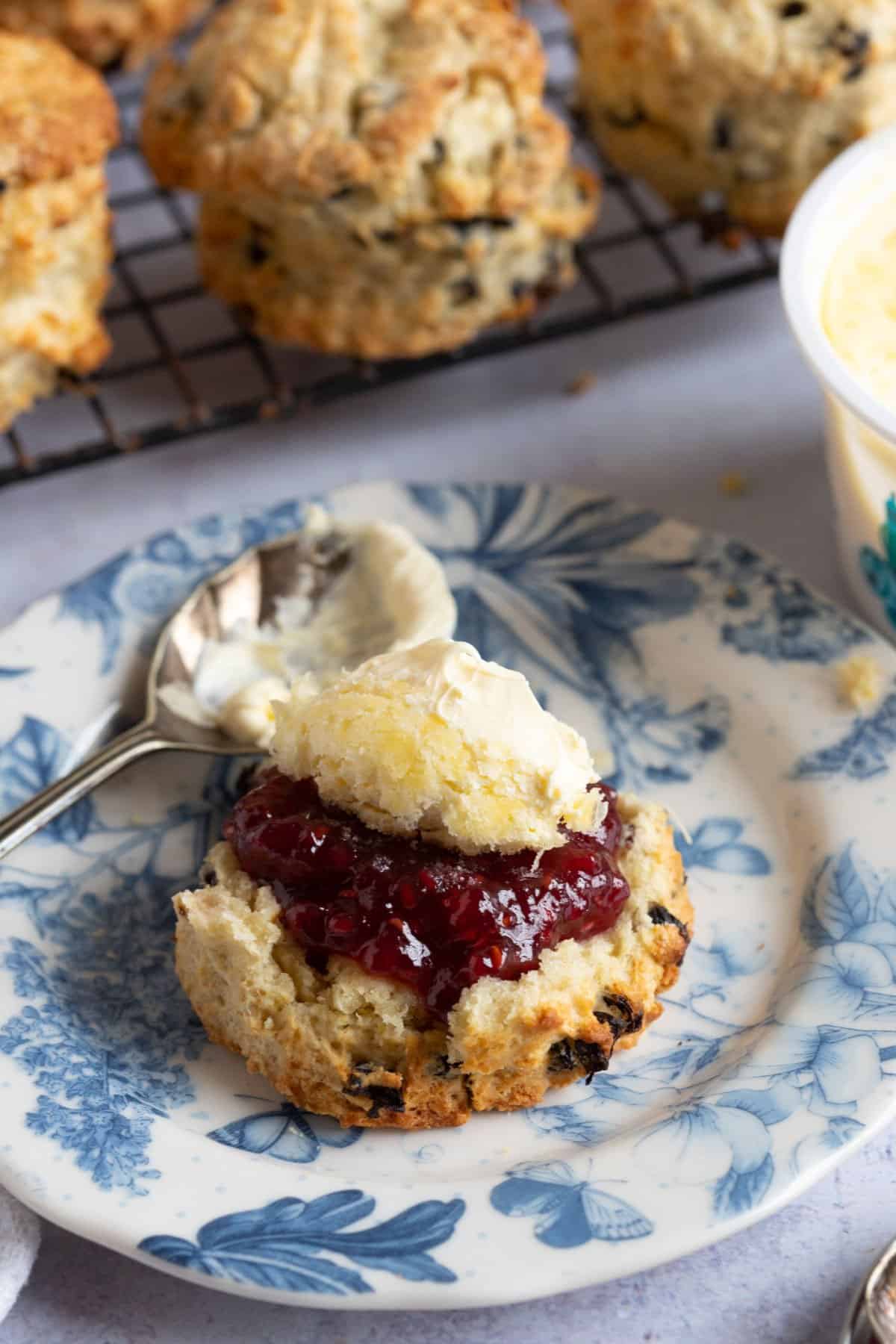 Easy currant scones.