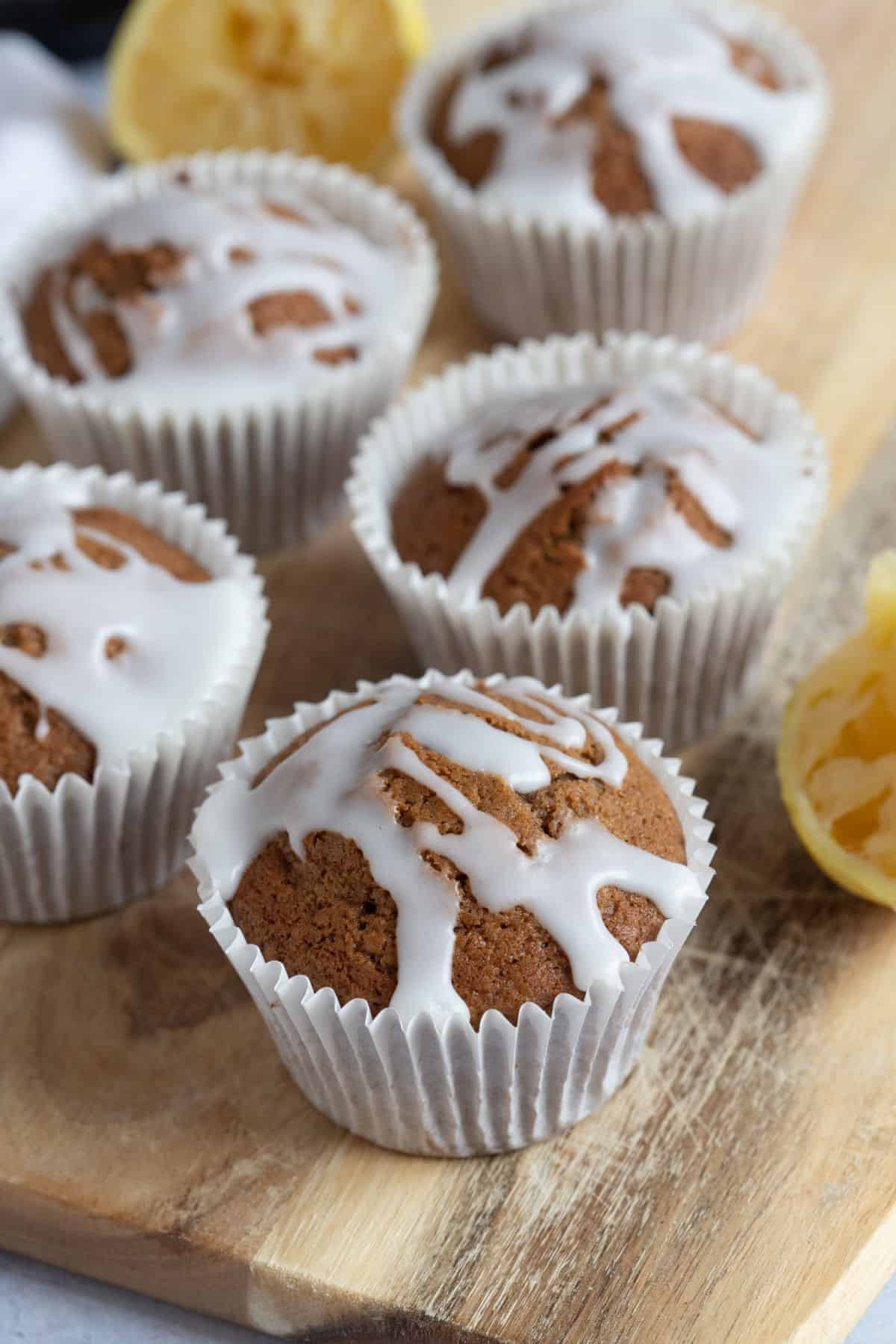 Gingerbread muffins on a wooden board.