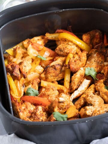 Air fryer chicken fajitas in a Ninja Foodi.