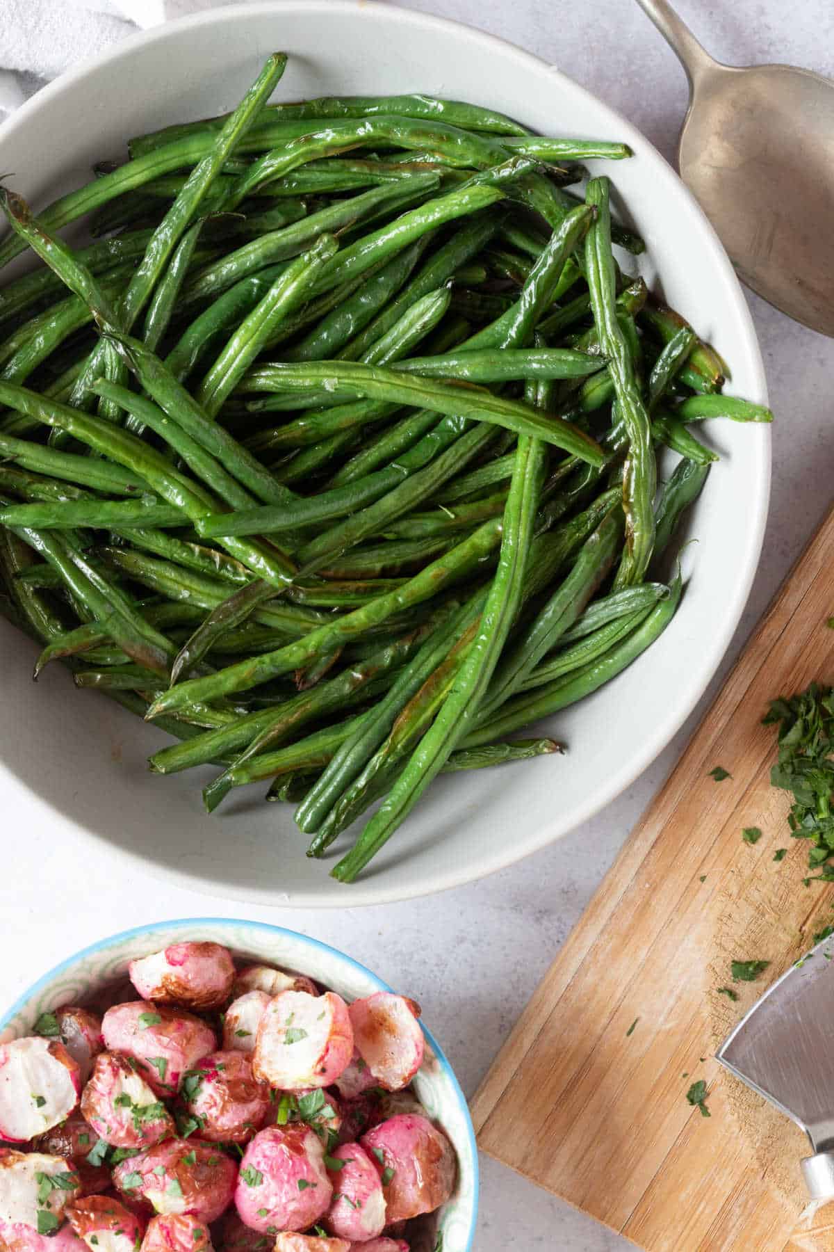 Air fried green beans in a bowl.