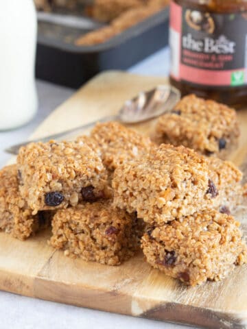Mincemeat flapjacks on a wooden board.
