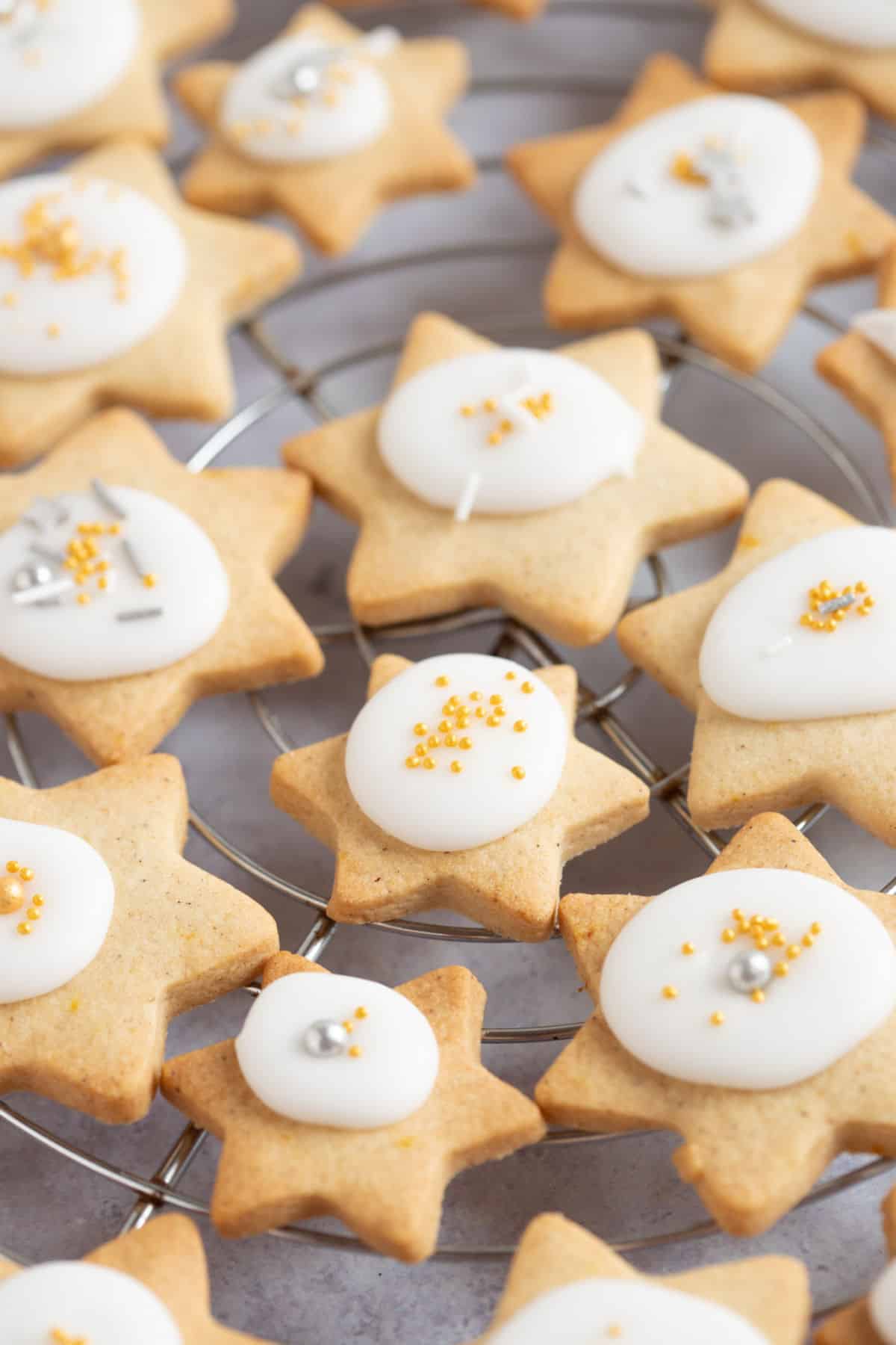 Christmas star biscuits on a wire rack.