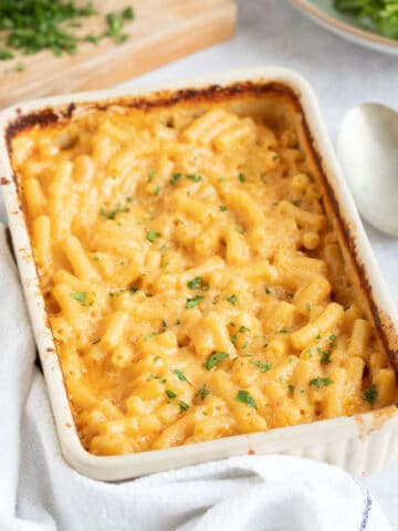 Air fryer macaroni cheese in a baking dish.