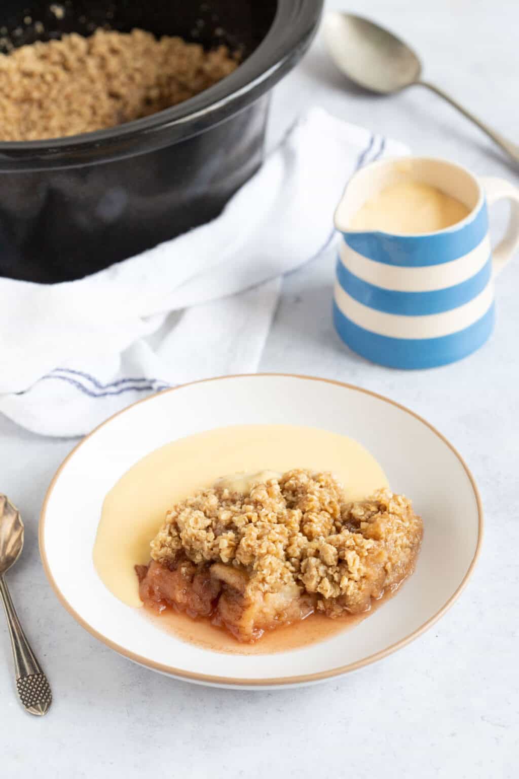 Easy Slow Cooker Apple Crumble Recipe Effortless Foodie
