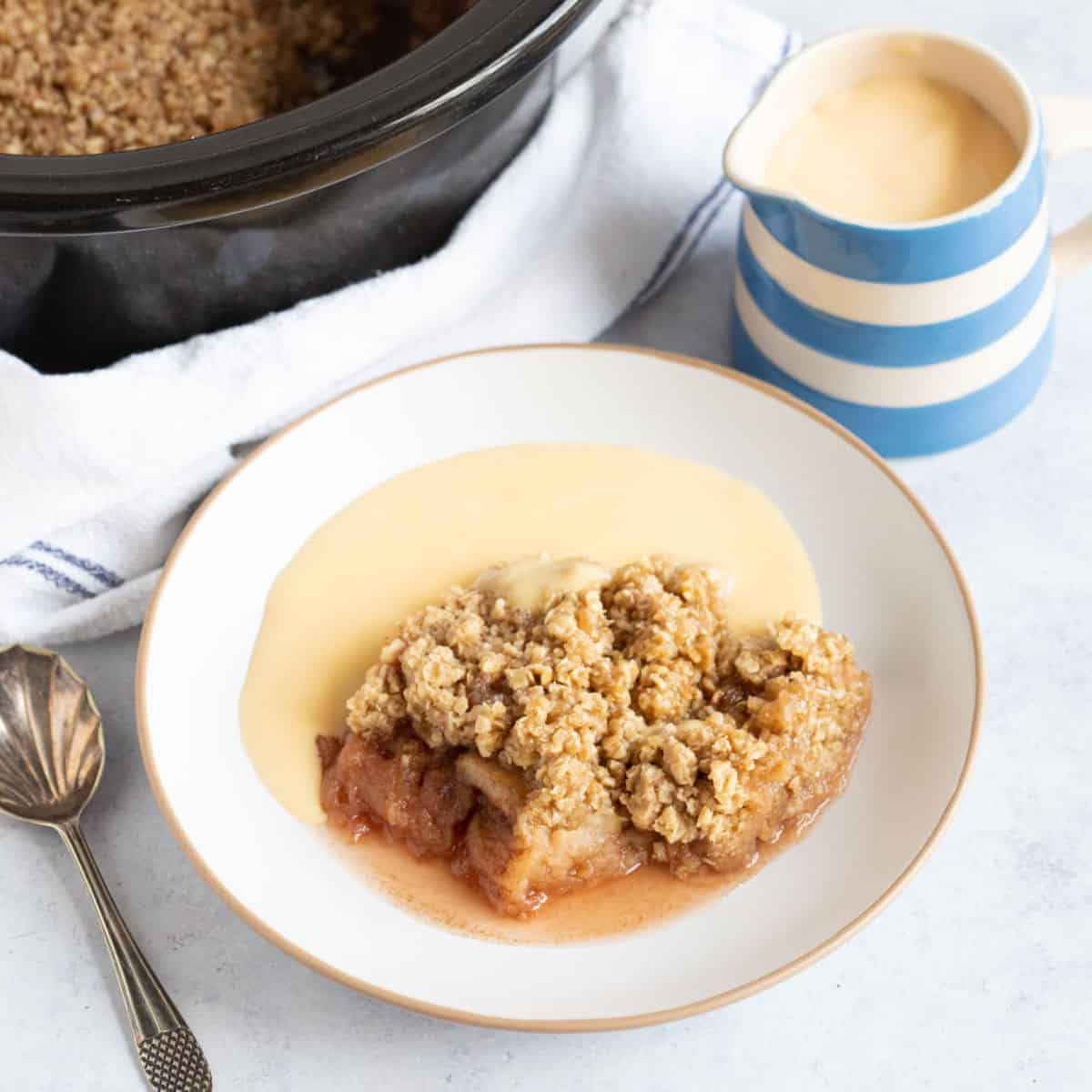 Easy Slow Cooker Apple Crumble Recipe Effortless Foodie