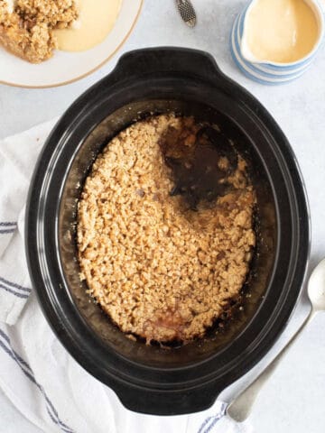 Apple crumble in a slow cooker.