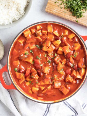 A pan of sweet potato chilli.