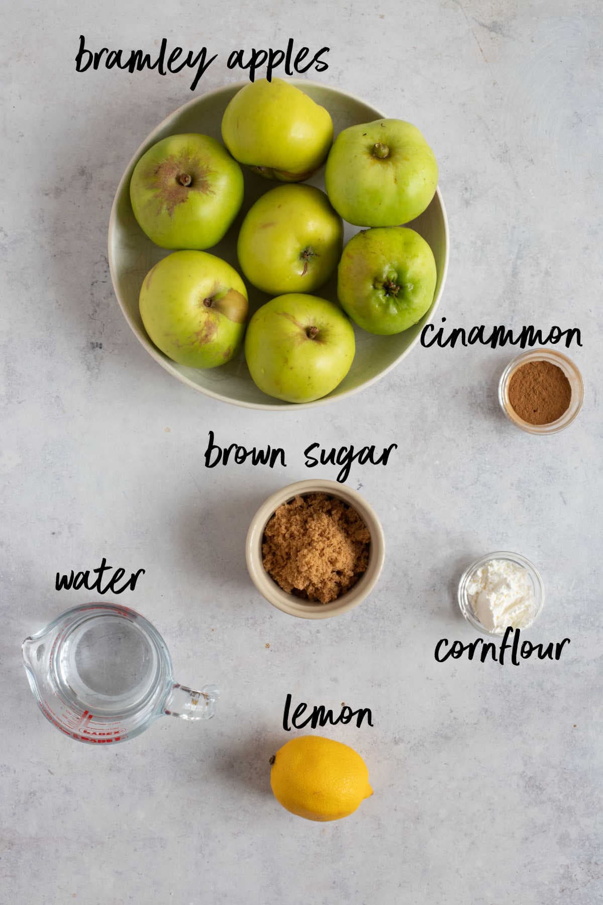Ingredients for slow cooker stewed apples.