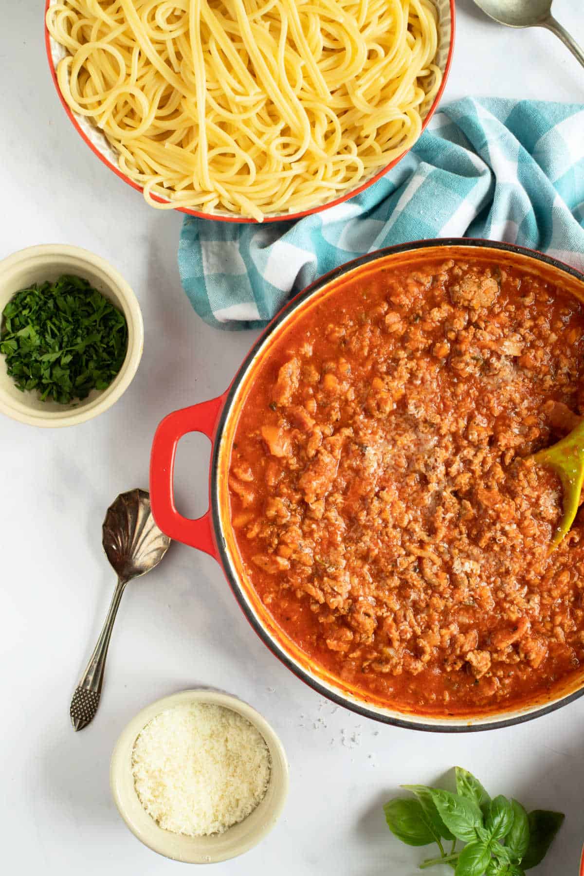 A pan of turkey mince bolognese.
