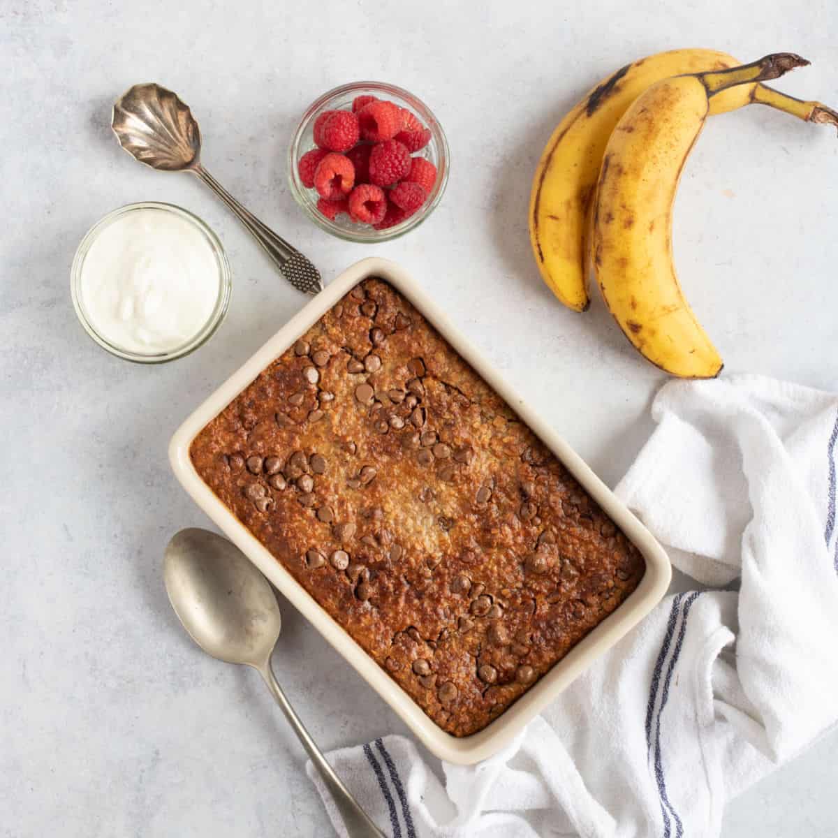 Baked oats with yogurt and berries.