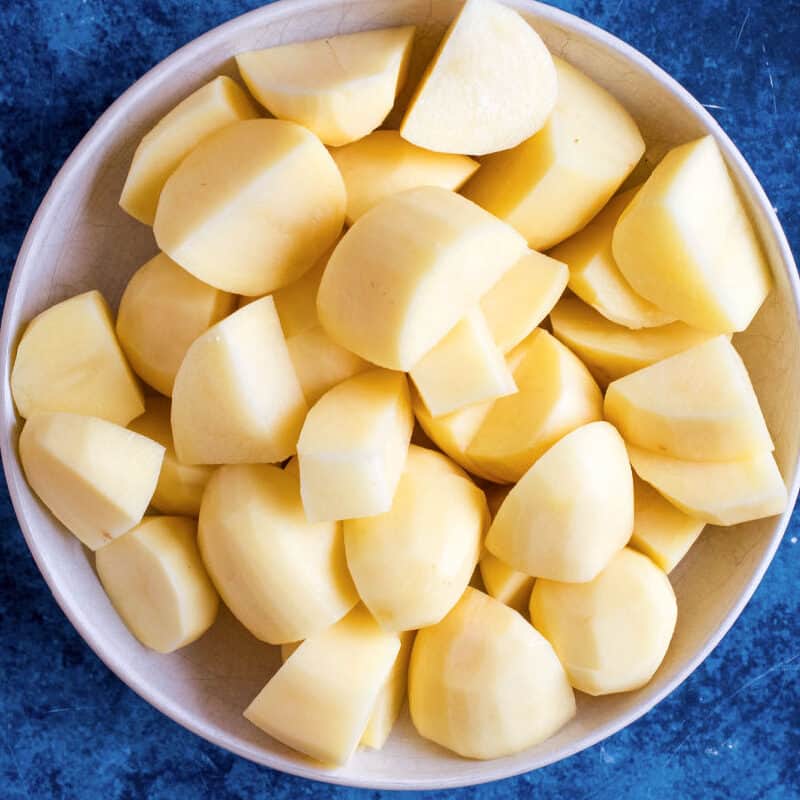 Peeled white potatoes.
