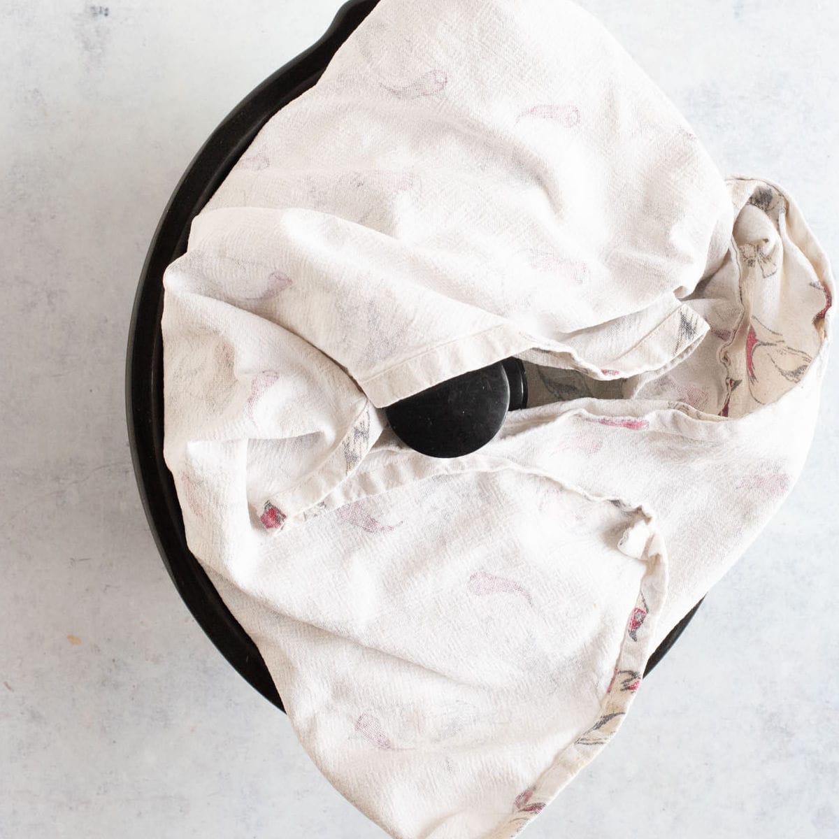 Tea towel under a slow cooker lid.