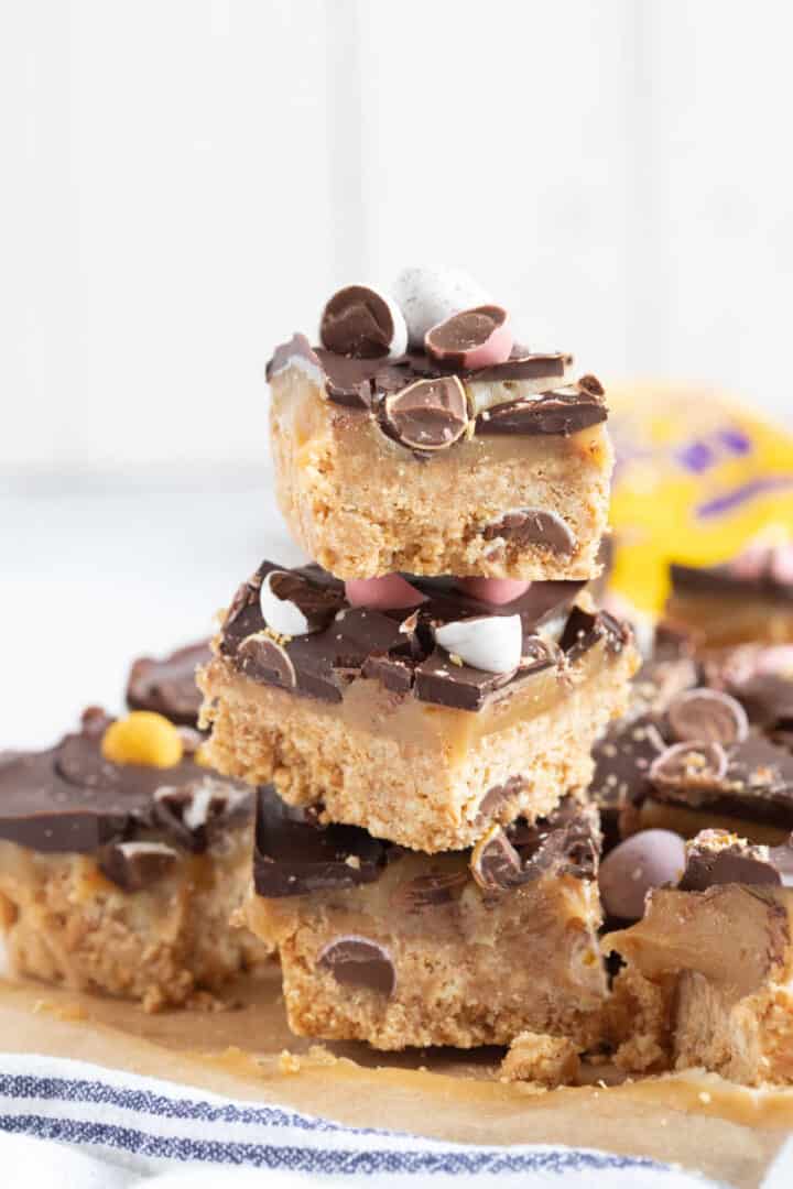 No Bake Mini Egg Millionaires Shortbread Recipe - Effortless Foodie