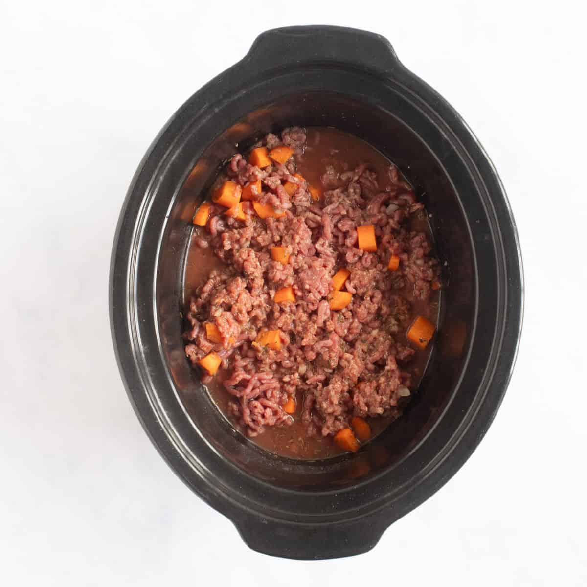 Mince in a slow cooker bason.